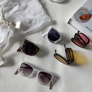 Foldable children's sunglasses with UV400 protection and gradient lenses for kids