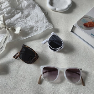 Foldable UV400 polarized kids sunglasses with white and tortoiseshell frames