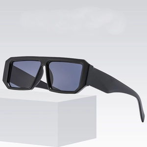 Schicke Oversize-Quadrat-Sonnenbrille mit schwarzem Rahmen und UV400-Resin-Gläsern