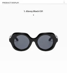 Gros plan sur les lunettes de soleil rondes rétro en noir brillant avec le détail C01