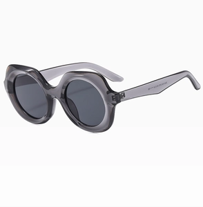 Vue détaillée des lunettes de soleil rondes ondulées avec spécifications ZM3158