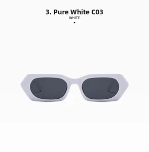 Vue de face des lunettes de soleil blanches géométriques avec verres foncés et monture chic