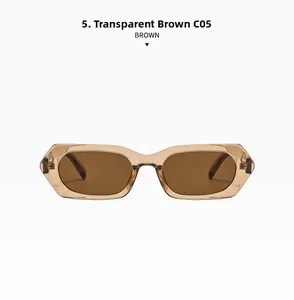 Détail de lunettes de soleil rectangulaires marron transparent avec verres foncés, C05
