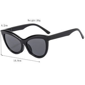 Chic cat eye sunglasses with black frame and dark grey lenses for fashion street style