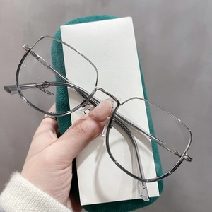 Lunettes de lecture anti-lumière bleue polygonales avec monture métallique argentée chic