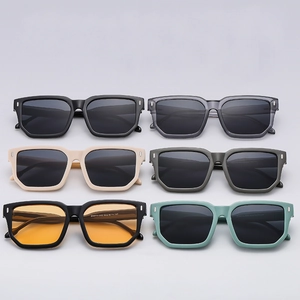 Fashion Square Sunglasses Retro Oversized UV400 Protection Eyewear With PC Frame For Men Women