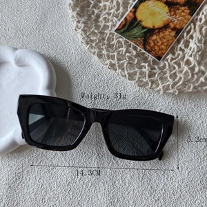 Moderne schwarze Polygon-Sonnenbrille für Damen und Herren mit eckigem Rahmen