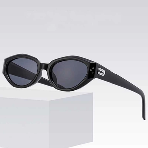 Retro oval black sunglasses with thick frames and silver U-shaped metal buckle details