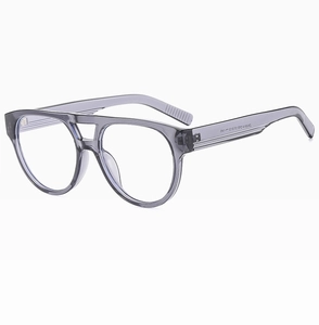 Dettaglio occhiali da sole aviator grigi trasparenti con doppio ponte e codici astine
