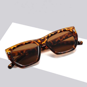 2025 Trendy oversized tortoiseshell sunglasses with brown lenses shown at 45-degree angle