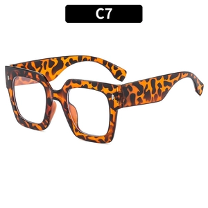 Fashionable oversized square leopard print glasses frame with retro tortoiseshell texture