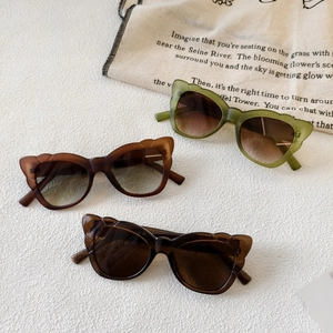Fashion Cat Eye Butterfly Sunglasses For Women Resin UV400 Protection Scalloped Edge Retro Sun Glasses For Travel Party