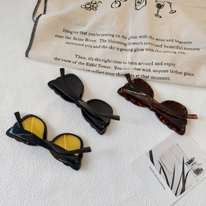 Stylish cat-eye butterfly sunglasses with UV protection in three trendy colors for women
