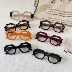 Fashionable oversized hexagonal sunglasses in seven diverse colors for vintage styling