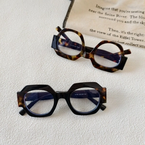Fashionable thick frame geometric sunglasses in tortoise shell and black block patterns