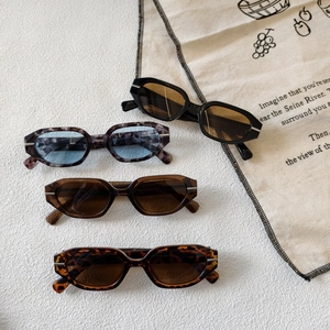 Retro Small Square Sunglasses Resin Frame UV400 Protection Vintage Fashion Eyewear For Women Men Daily Outing