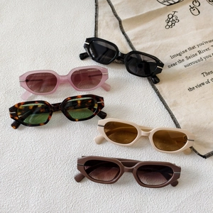 Fashionable retro small oval sunglasses in five colors with stylish metal hinges