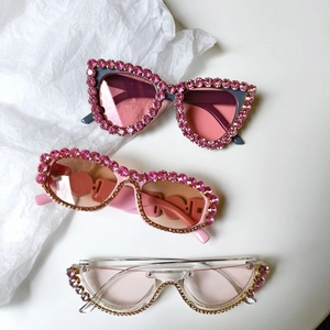 Lunettes de soleil oversize rose avec strass en trois styles luxueux à cristaux