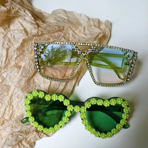 Oversized rhinestone square sunglasses and green daisy heart-shaped party eyewear