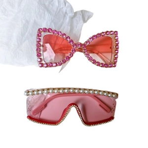 Lunettes de soleil papillon roses avec strass et visière ornée de perles élégantes