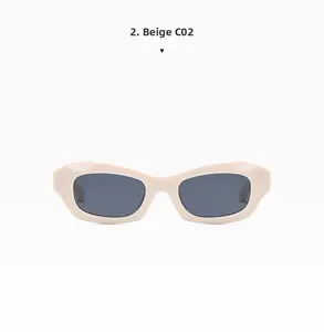 Détail des lunettes de soleil œil de chat rétro beige avec verres foncés, code C02