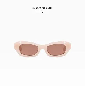 Détail de lunettes de soleil œil de chat rose gelée avec verres bruns et monture géométrique