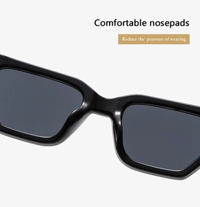 Gros plan sur les plaquettes de nez intégrées confortables des lunettes de soleil noires