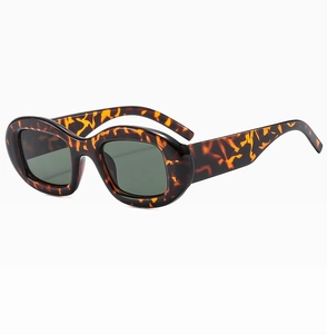 Détail gros plan de lunettes de soleil ovales vintage avec texture écaille de tortue