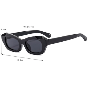 Lunettes de soleil œil de chat noires avec monture géométrique épaisse et élégante