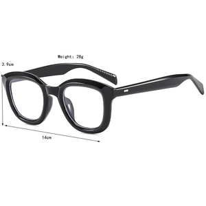 Chic black oversized vintage sunglasses with 14cm width and lightweight 28g frame