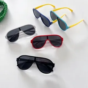 Lunettes de soleil aviateur monobloc pour enfants avec montures colorées en plastique