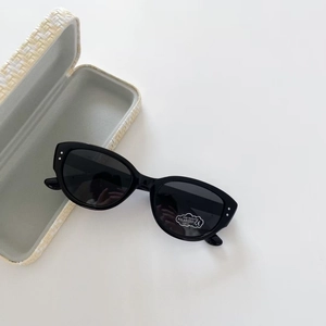 Lunettes de soleil polarisées enfant œil de chat noir avec étui rigide et protection UV