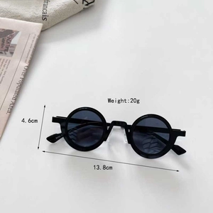 Steampunk round kids sunglasses showing 20g lightweight frame and 13.8cm width details