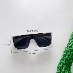 Lunettes de soleil enfant monture rectangulaire blanche et verres gris foncés