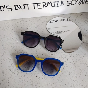 Fashionable square contrast color sunglasses with gradient lenses and colorful temples