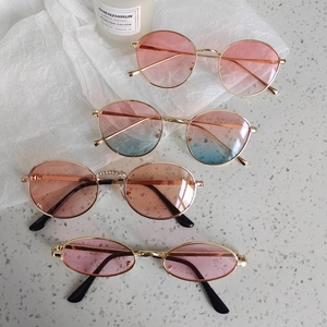 Lunettes de soleil cœur pour enfants rose et dégradé avec monture dorée et détails strass