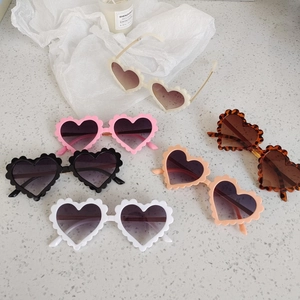 Scalloped heart-shaped sunglasses for kids in five colors with gradient lenses