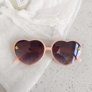 Lunettes de soleil cœur roses pour enfants avec abeilles dorées et verres dégradés