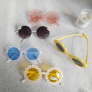 Occhiali Da Sole Bambini Simpatico Girasole Forma Di Fiore Protezione UV400 Moda All'aperto Per Ragazzi Ragazze