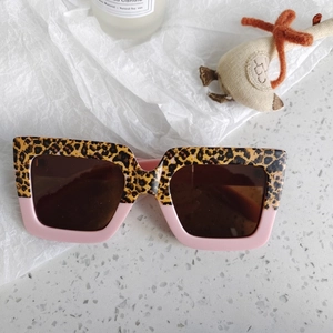 Detail of leopard print and pink square frame sunglasses for children with dark lenses