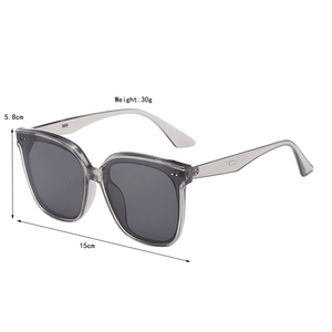 Detailed dimensions of gray square sunglasses showing 5.8cm height and 30g weight