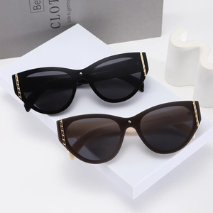 Lunettes De Soleil Yeux De Chat Tendance Protection UV400 Monture PC Verres Résine Rétro Ovale Décor Métal Unisexe