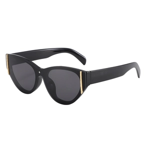 Lunettes de soleil œil-de-chat noires classiques avec détails en métal doré