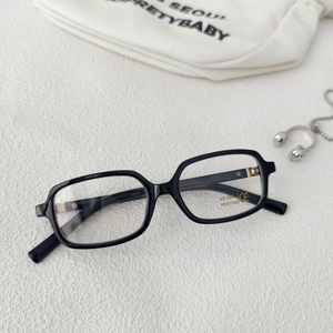 Detail of black rectangular kids sunglasses with UV400 lenses and CE certification