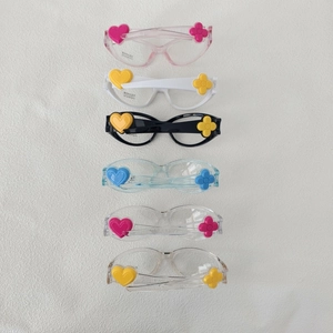 Lunettes de soleil pour enfants avec fleurs et cœurs en six couleurs et filtre bleu