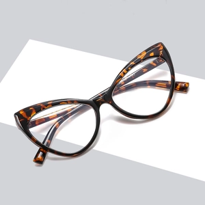 Y2K fashion cat eye blue light blocking glasses with tortoise shell frame and sleek arms