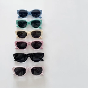Retro cat-eye children sunglasses in six assorted colors with high-quality plastic frames