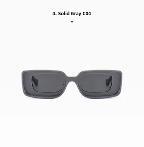 Détail de lunettes de soleil rectangulaires gris uni C04 avec verres foncés