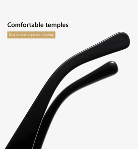 Détails des branches de lunettes de soleil noires polies avec design antidérapant