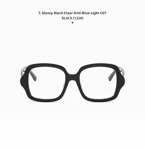 Détail de la monture carrée noire avec verres anti-lumière bleue et finition polie